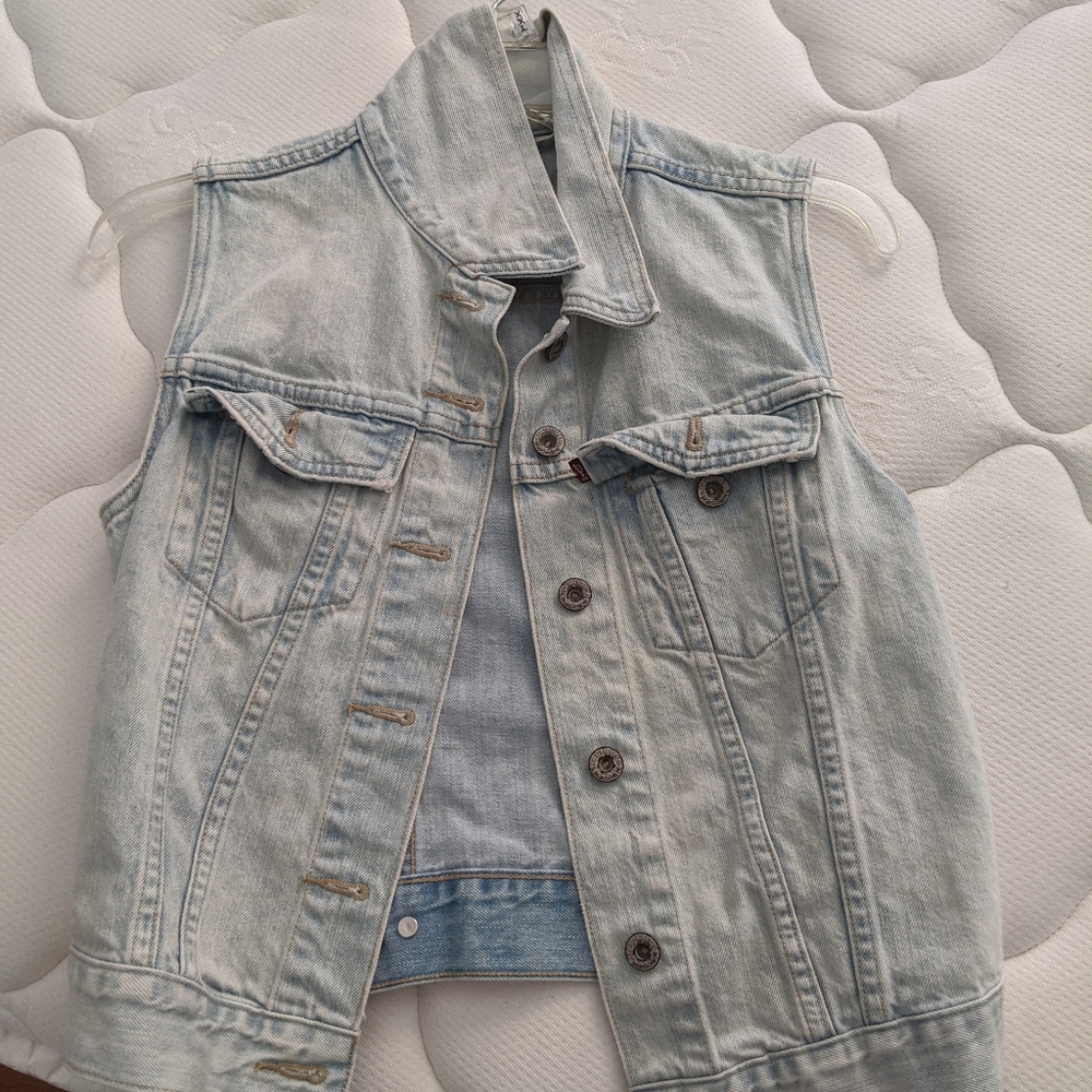 Levi's